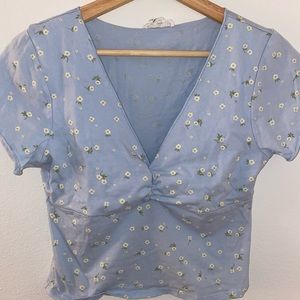 Super flattering crop top with dainty flowers